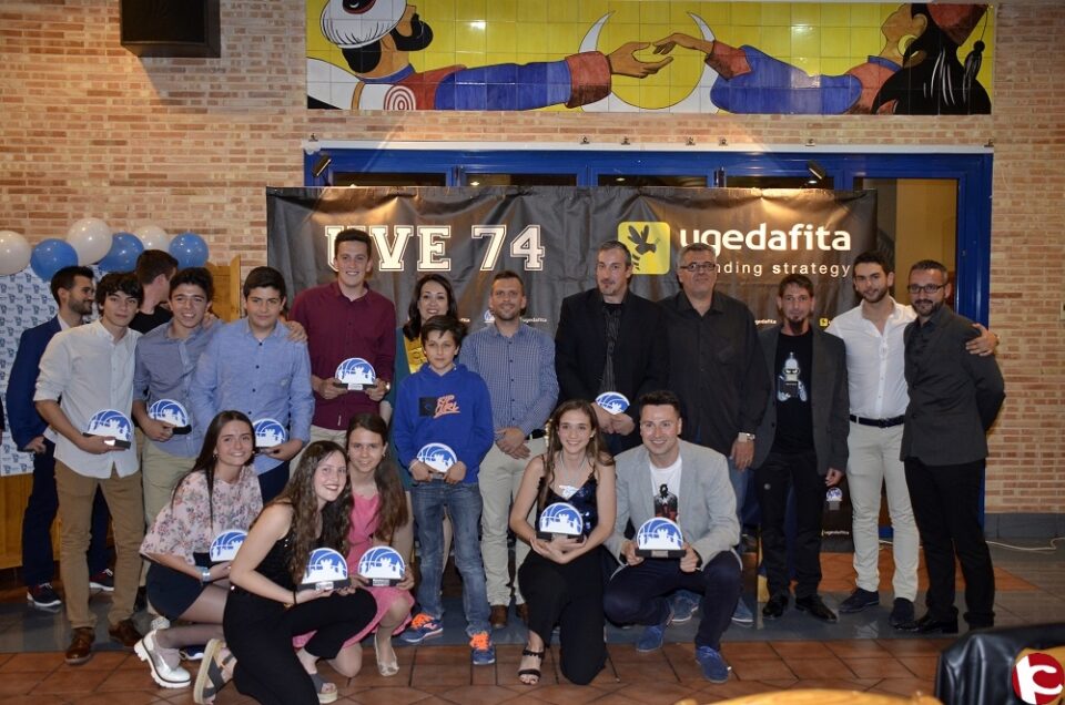 Premios en la fiesta final de la temporada 2016/17 del Club Baloncesto V-74 Villena