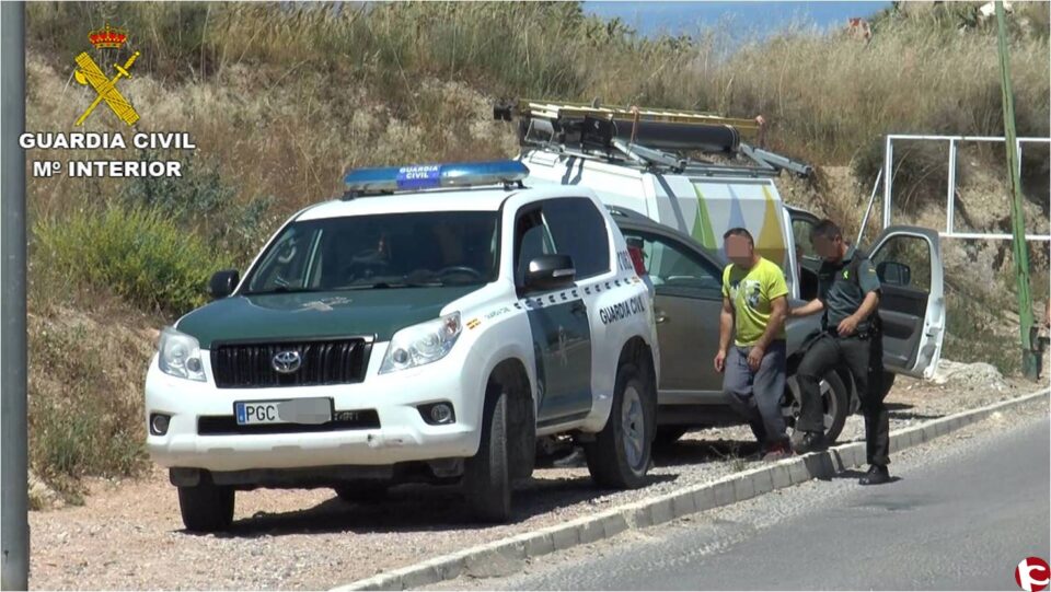 La Guardia Civil destapa en Monóvar una sofisticada plantación de marihuana de más de 1400 plantas
