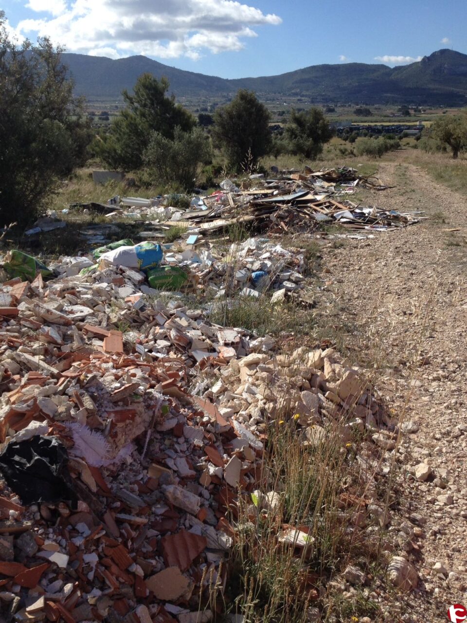Nuevo Vertido de escombros y basuras en la Zona de la Solana - NOTA DE PRENSA PSOE VILLENA