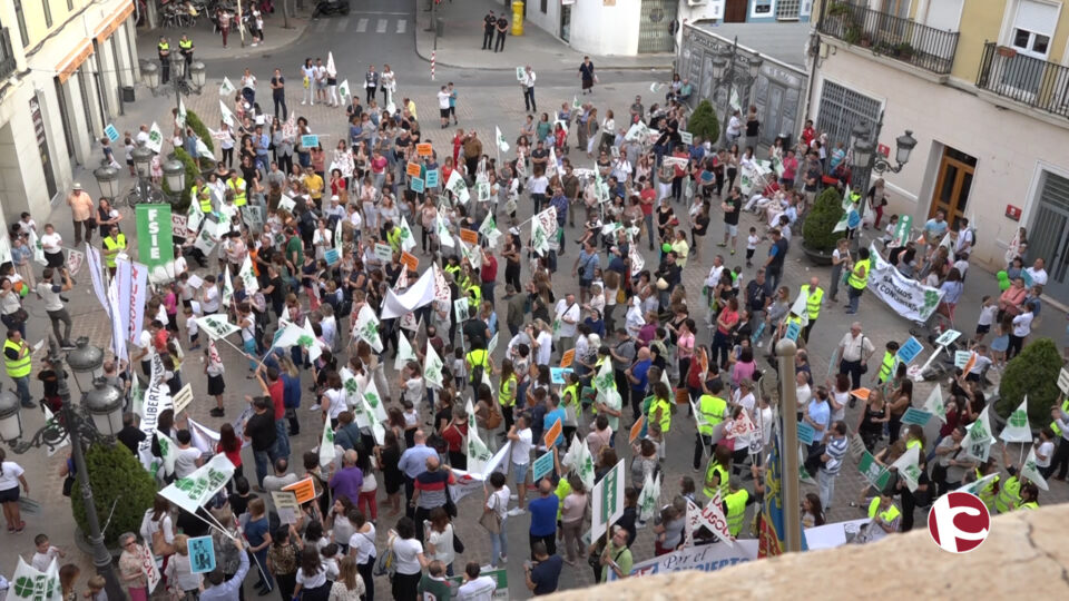 La educación concertada protesta en Elda contra los recortes del Consell