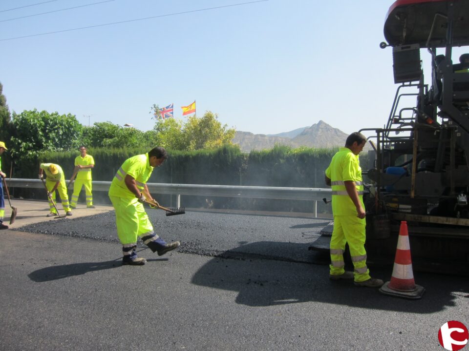 La Diputación Provincial lleva a cabo obras de reasfaltado en la carretera del Castillo
