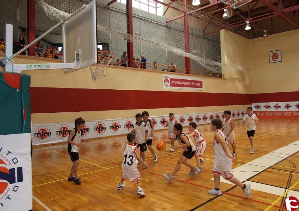 Aspe alberga el primer clínic de baloncesto de formación