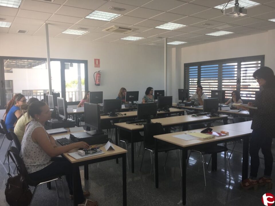 Diez desempleados de Aspe menores de 30 años comienzan una escuela taller que durará 12 meses