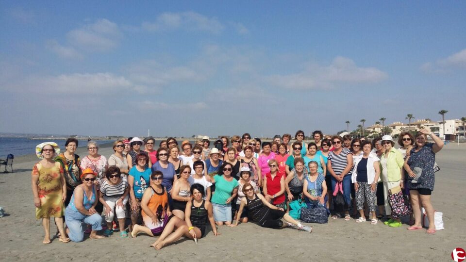 Viaje a la playa de las alumnas de gimnasia de mantenimiento de la concejalía de deportes