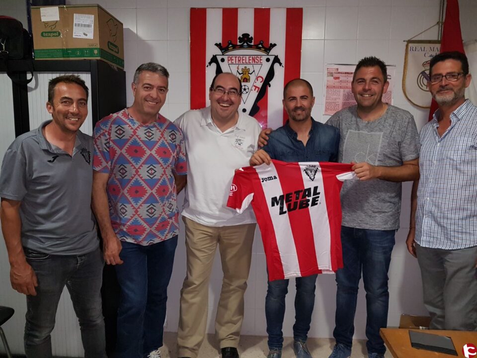 Gustavo Pomares presentado como nuevo entrenador de la UD Petrelense CF