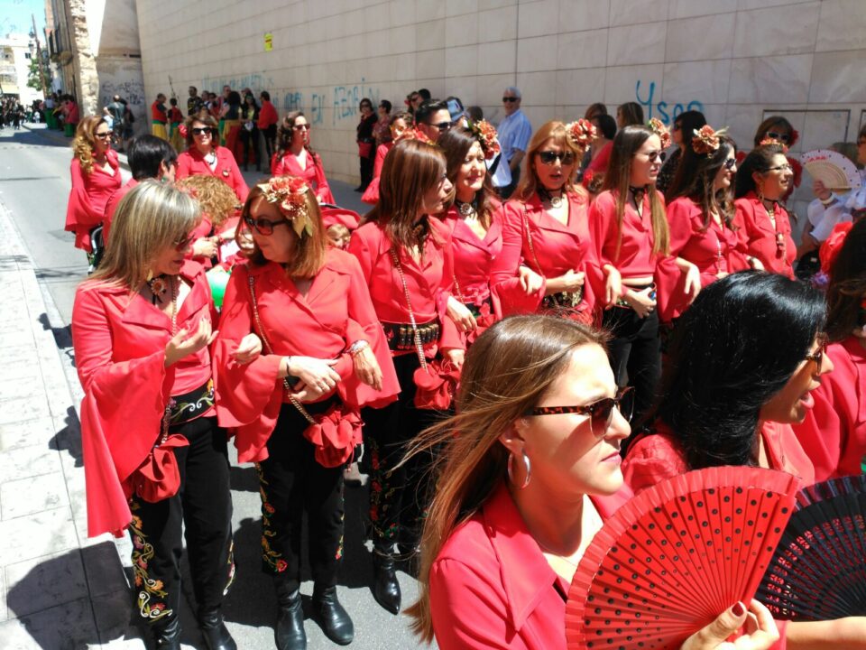 La devoción protagoniza la primera mañana de Moros y Cristianos
