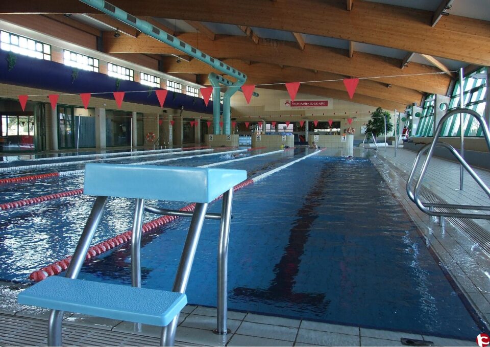 Comienza el periodo de renovación de los cursos de natación de la piscina Tomás Martínez Urios