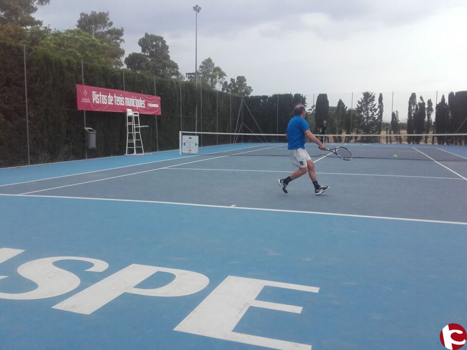 Comienza el torneo de dobles de tenis en las instalaciones municipales de Aspe