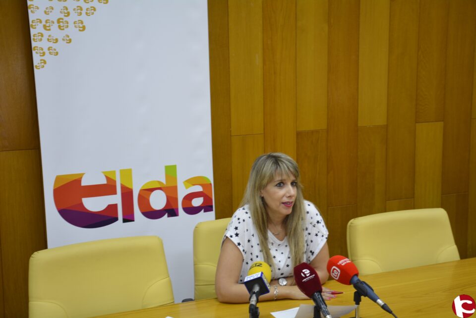 Turismo valora positivamente el papel del quiosco de la Plaza Sagasta en la promoción de fiestas de Moros y Cristianos