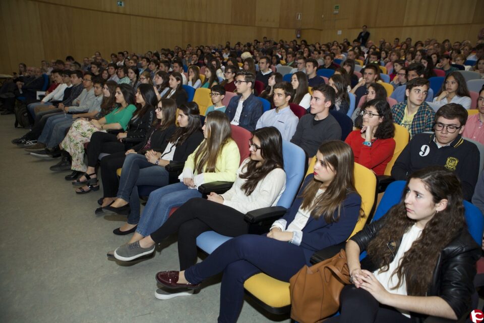 El Paraninfo de la UA recibe a los 144 finalistas en las quince Olimpiadas del Saber para recibir sus galardones