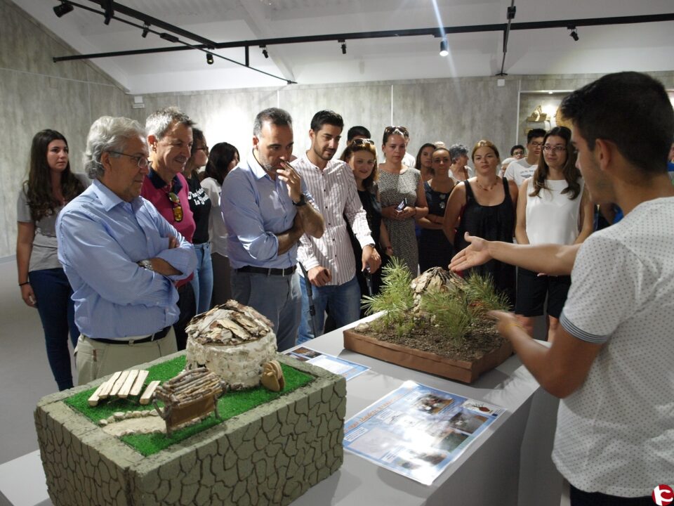 Alumnos del IES Fray Ignacio Barrachina inauguran una exposición de maquetas en el Museo de la Biodiversidad de Ibi
