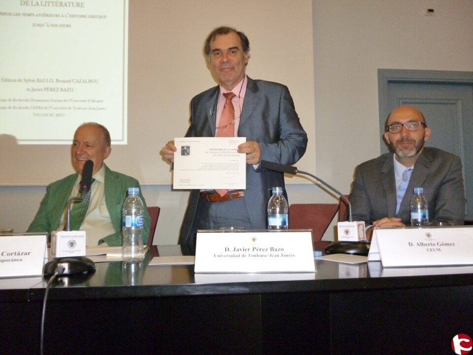 Acte de lliurament del VIII Premi Juan Andrés d'Assaig i Investigació en Ciències Humanes a Pérez Bazo