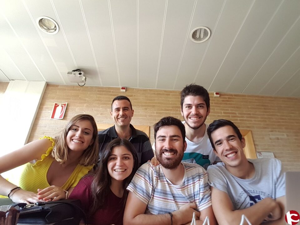 Cinc estudiants de Multimèdia de la UA sassocien amb una empresa i comercialitzen Quierocambiarlo