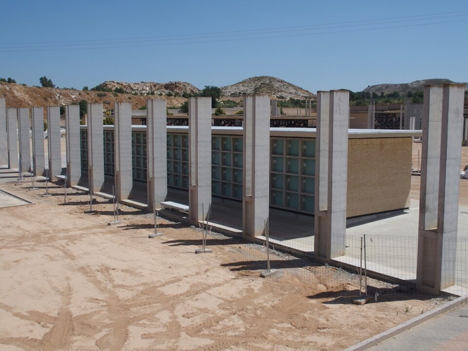 Nuevas actuaciones para el mantenimiento del cementerio.