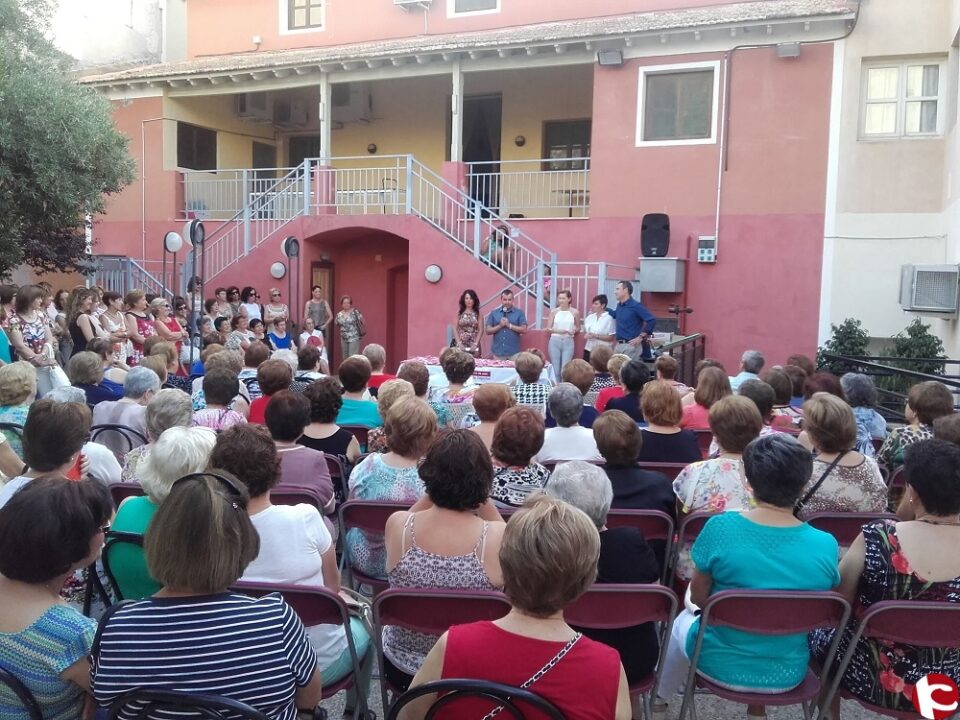 350 mujeres finalizan en Aspe el curso de gimnasia de mantenimiento y para la tercera edad