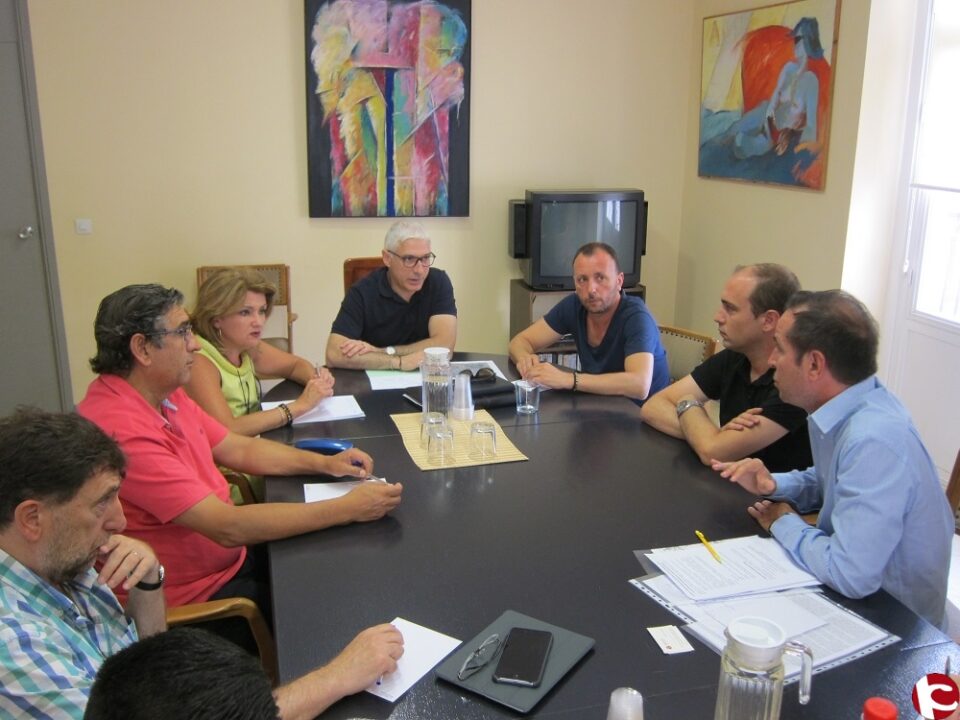 El alcalde de Novelda se reúne con la dirección de Mármol de Alicante