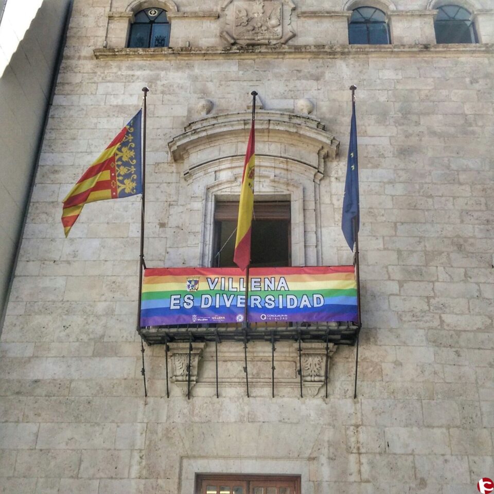 El Ayuntamiento se Villena muestra su apoyo al Día del Orgullo LGTBI