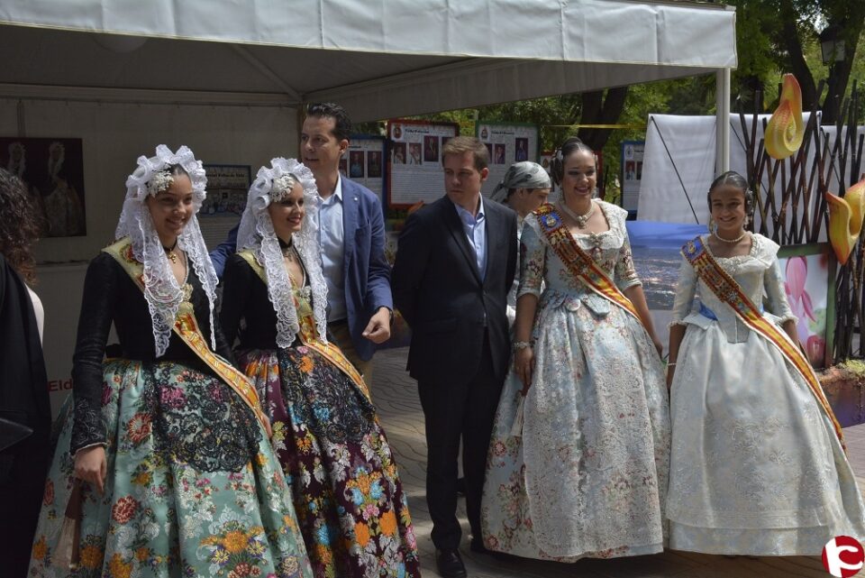 Las fallas de Elda celebran su jornada de convivencia en Xátiva con las candidatas a falleras mayores 2017