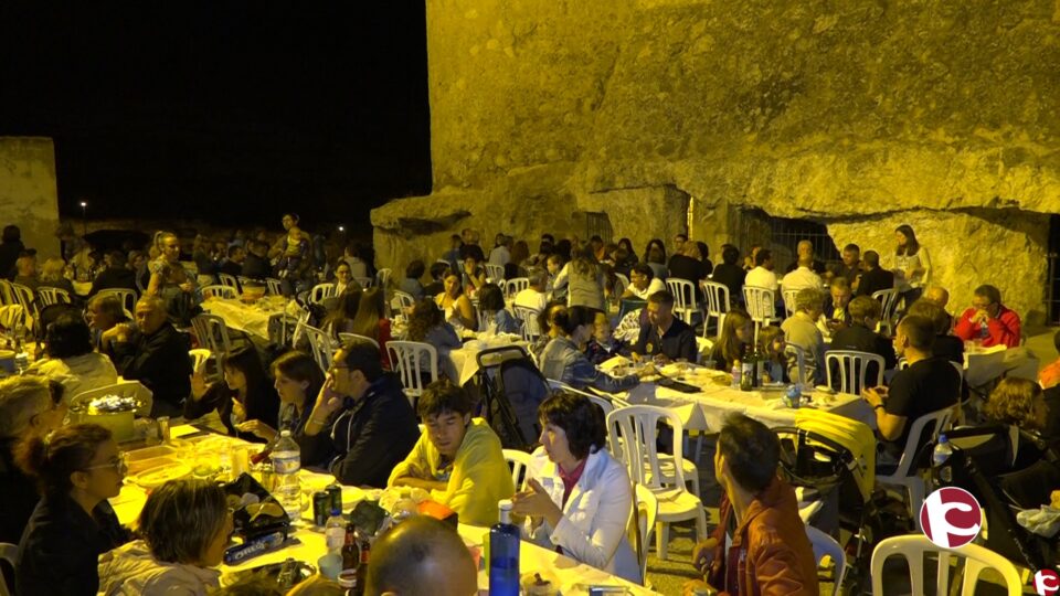 Cena a la luz del Castillo con la AAVV El Rabal