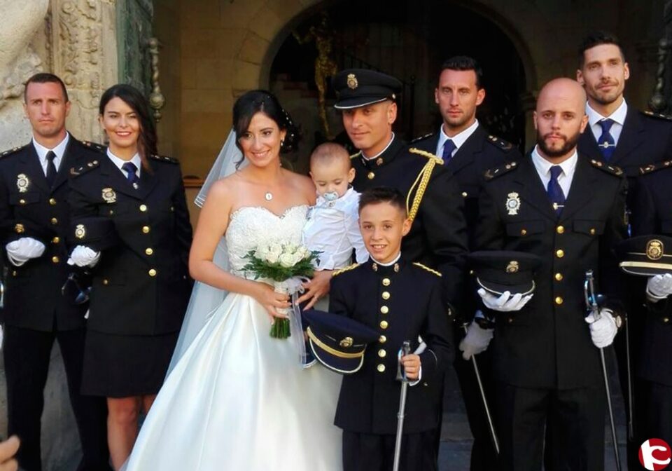 Un policía eldense le salva la vida a un hombre horas antes de su boda.