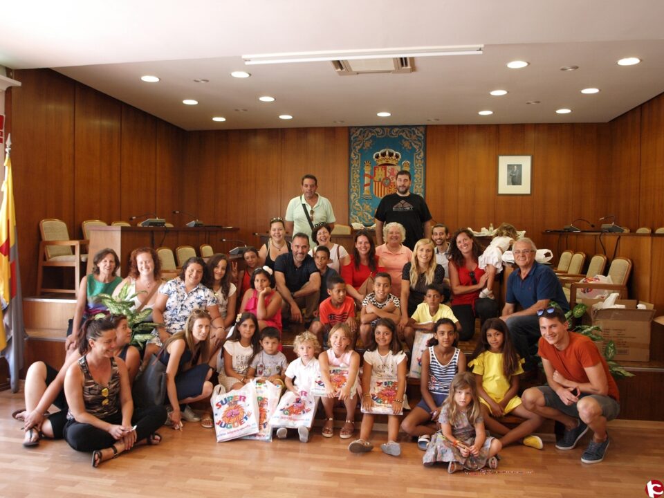 Bienvenida en Ibi a los niños y niñas saharauis que pasan el verano en la comarca