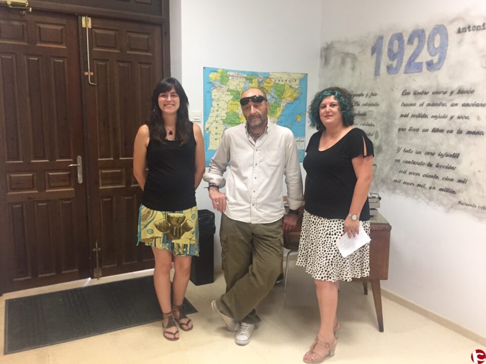 La escuela de hoy en día no puede limitarse a ser un lugar en el que simplemente se transmite el conocimiento dado