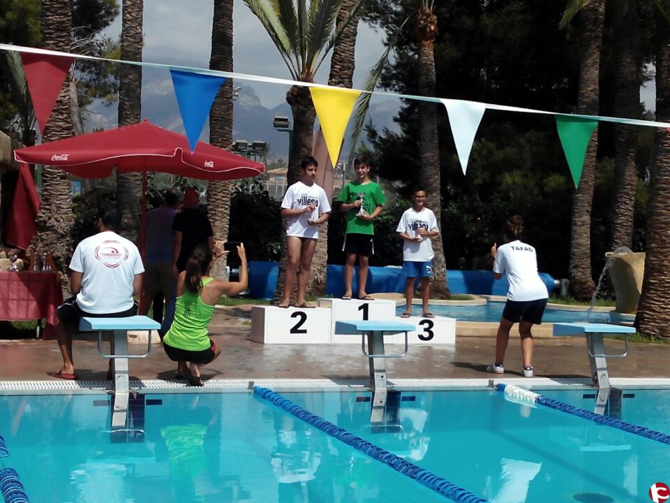 Dos medallas de oro y dos de bronce para el Club Natación Villena