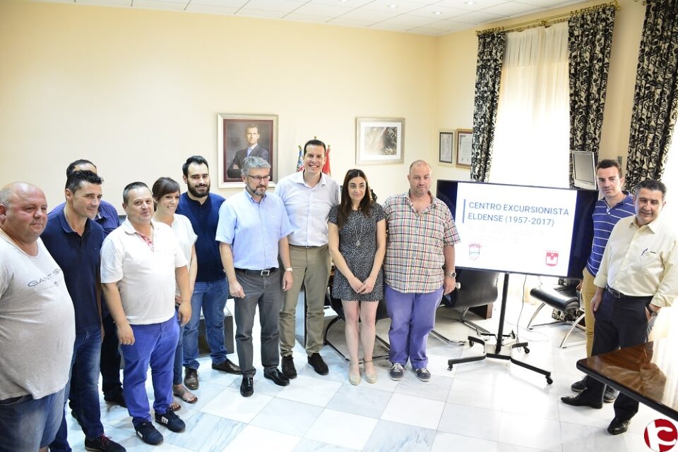 El Ayuntamiento de Elda otorga la Medalla de la Ciudad al Centro Excursionista Eldense.