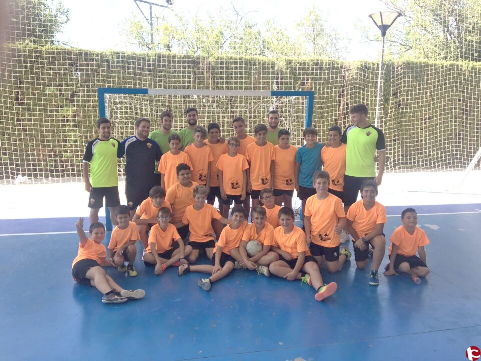 Varios jugadores y el entrenador del Elche F.S. visitan el 4º Campus del Bel-liana Fútbol Sala.