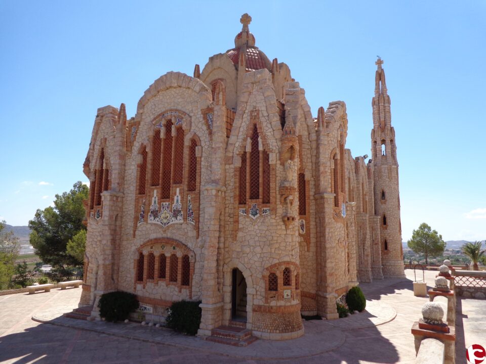 La Santa regresa muy bien acompañada al Santuario