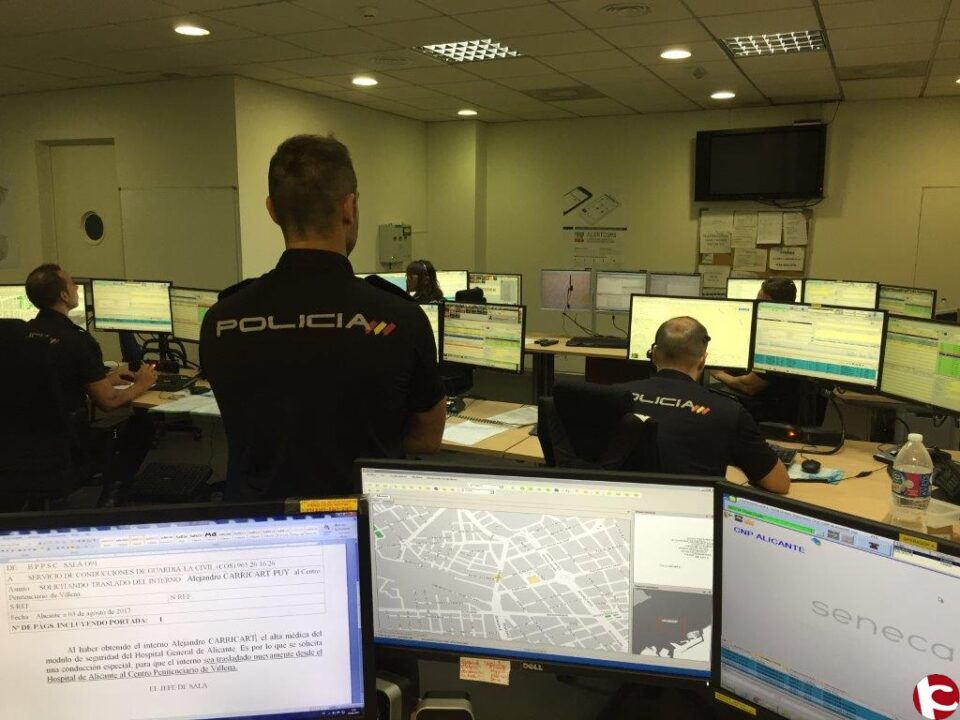 La Policía Nacional refuerza la operación verano en la provincia de Alicante