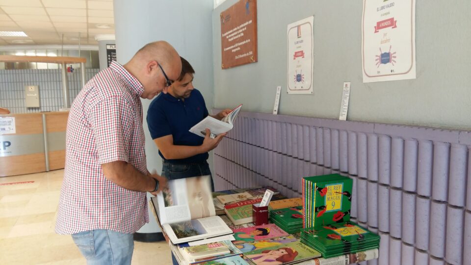 El Departamento de Salud de Elda pone en marcha el proyecto "El libro viajero te acompaña a mundos por descubrir"