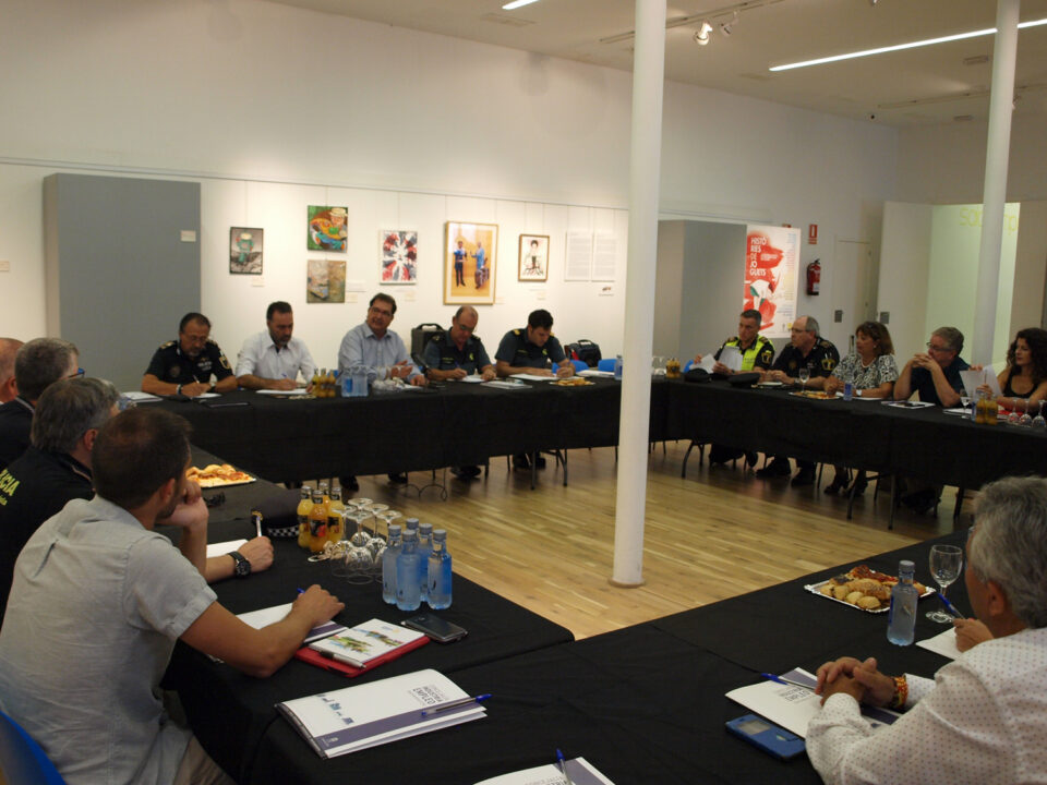 El subdelegado del gobierno en Alicante realiza en Ibi una reunión con los alcaldes de lAlcoià y lAlacantí