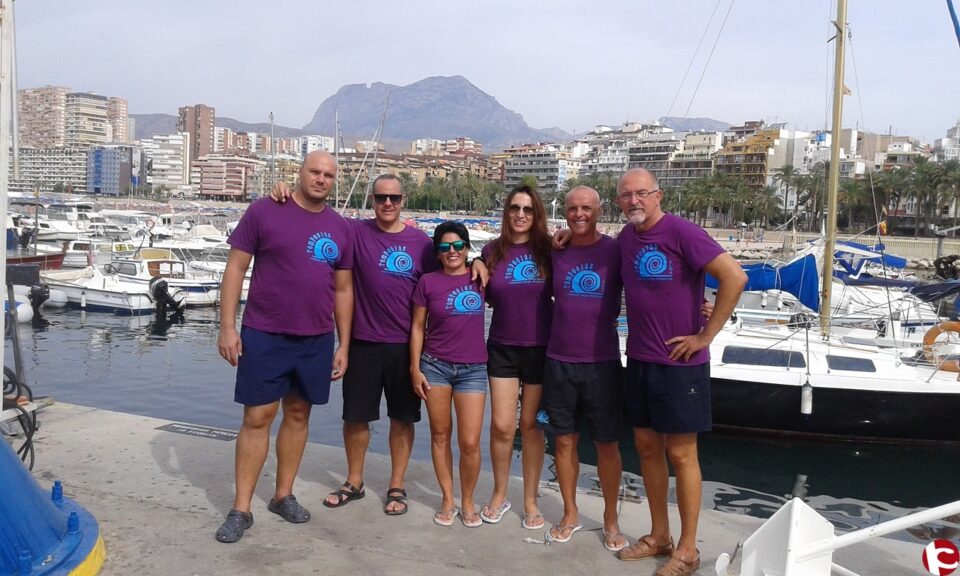La Marea Lila de los nadadores eldenses rompeolas destaca en Benidorm