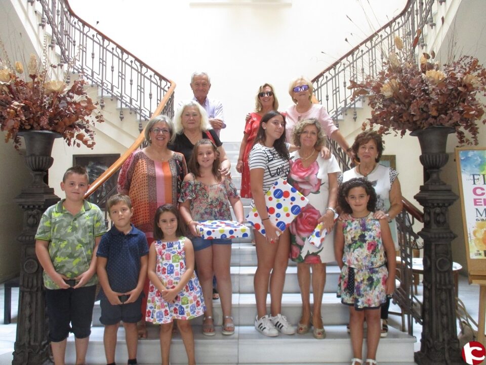 Pequeños pero muy grandes socios conviven con familiares y abuelos en el Casino Eldense