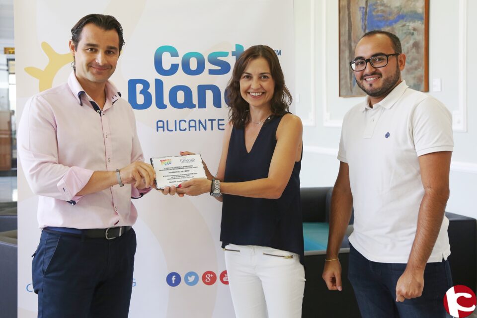 La Asociación Turismo LGBT Benidorm ha galardonado al Patronato Costa Blanca con el Premio Tolerancia LGBT 2017