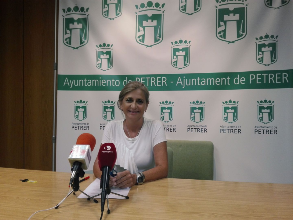 Los populares de Petrer realizan un repaso de la actualidad educativa en el inicio del curso escolar