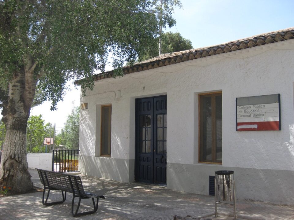 La Encina cierra provisionalmente su colegio por falta de alumnado