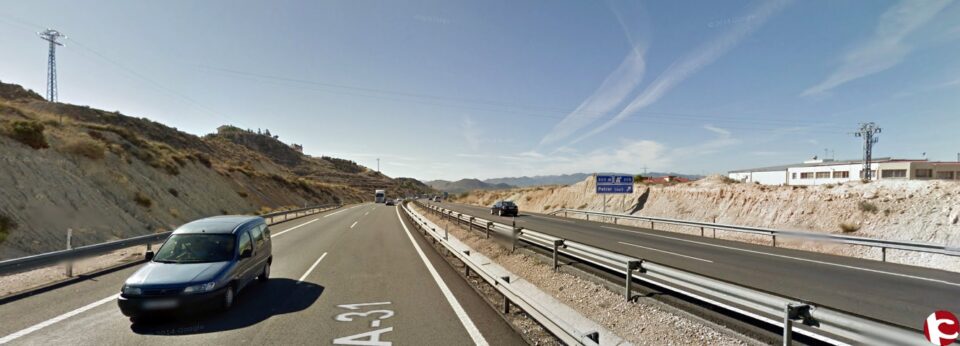 Un incendio en un vehículo obligó a cortar un carril de la A-31