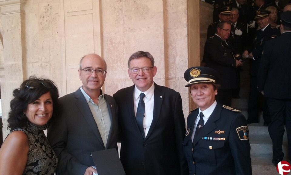 La Generalitat Valenciana condecora al Cuerpo de la Policía Local de Villena