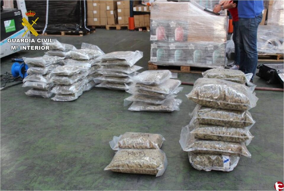 La Guardia Civil de Alicante desmantela una organización criminal dedicada a la exportación de marihuana con destino Reino Unido