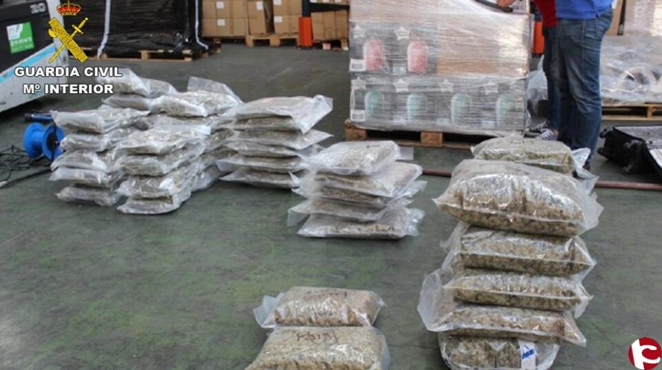 La Guardia Civil de Alicante desmantela una organización criminal dedicada a la exportación de marihuana con destino Reino Unido