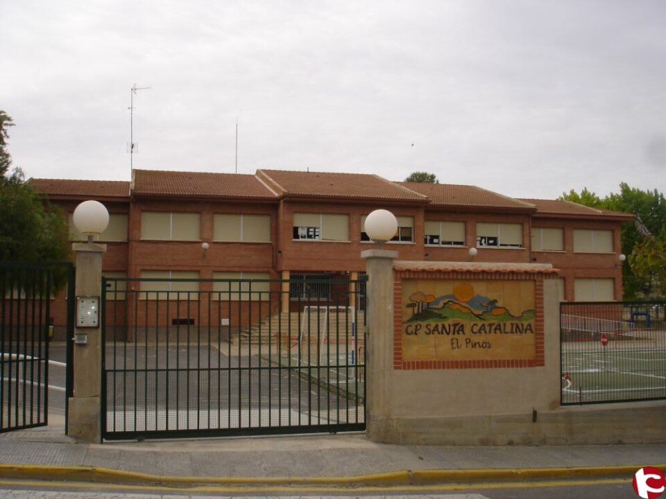 El colegio público de Educación Infantil y Primaria Santa Catalina de Pinoso está ultimando esta semana los preparativos para el acto de bienvenida de profesores que llevarán a cabo el próximo lunes 16 de octubre