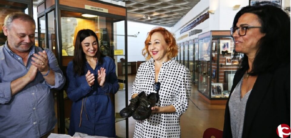 El Museo del Calzado recibe un par de zapatos de la reconocida y prestigiosa actriz Carmen Machi.
