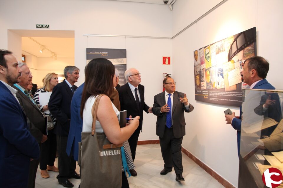 El diputado de Cultura ha inaugurado esta nueva propuesta cultural que permanecerá en el Palacio Provincial hasta el 11 de noviembre