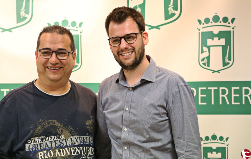Sense Barreres homenajea a Juan Miguel Martínez en el calendario solidario de 2018