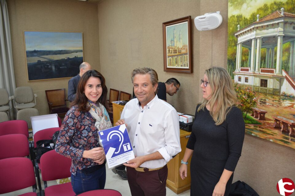 Primer pleno ordinario accesible para personas con implante coclear