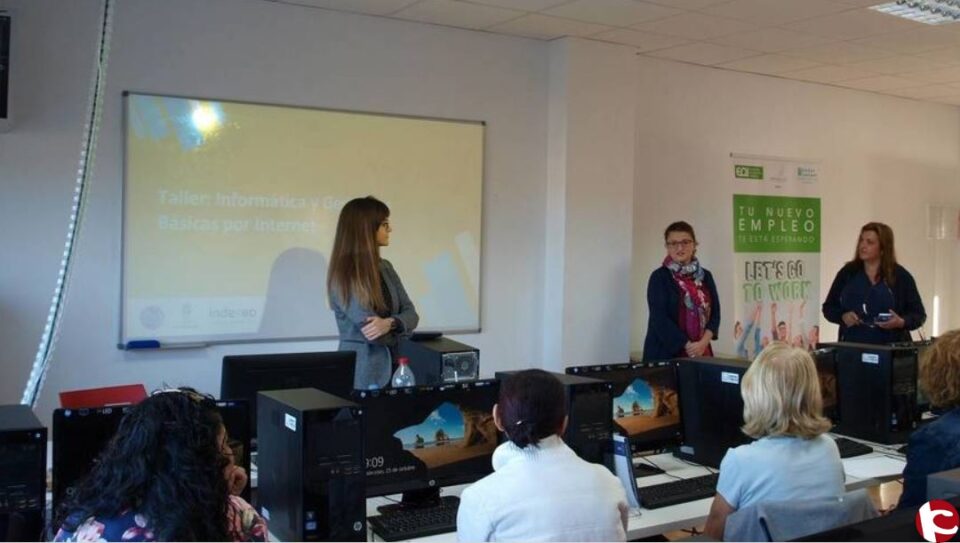 Se inicia el taller de alfabetización digital para mujeres