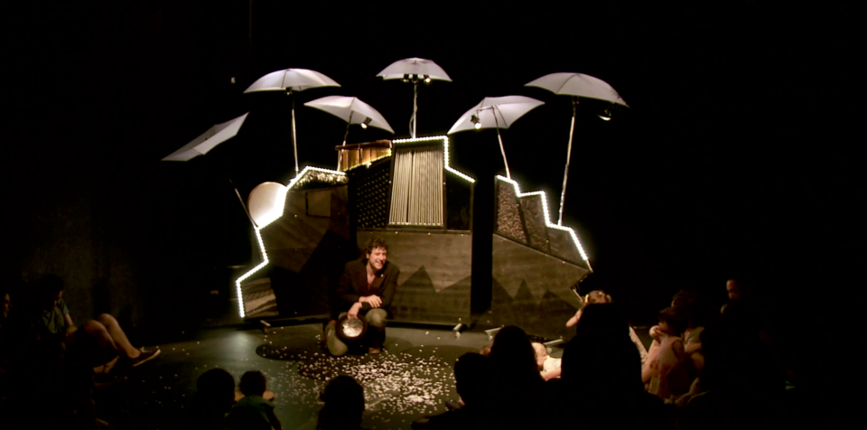 Danza para los más pequeños en el Cinema Chapí con 30 elefantes bajo un paraguas