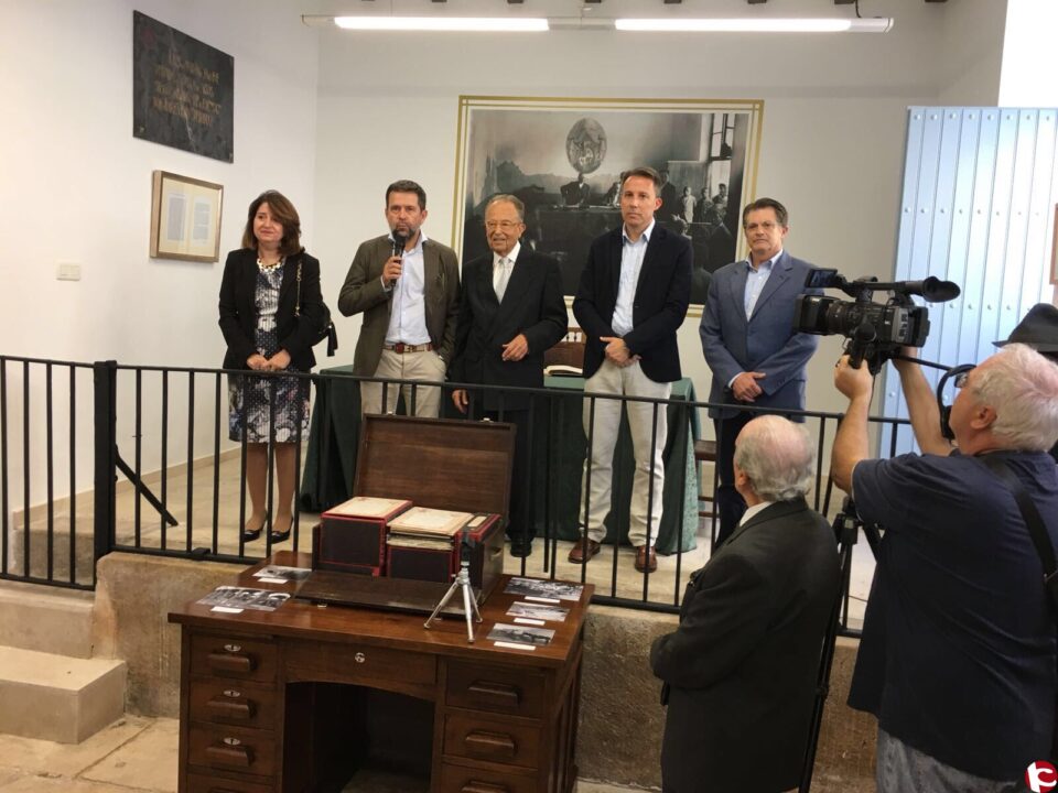 La Comunitat de Regants de Llorca homenatja el rector honorari de la UA